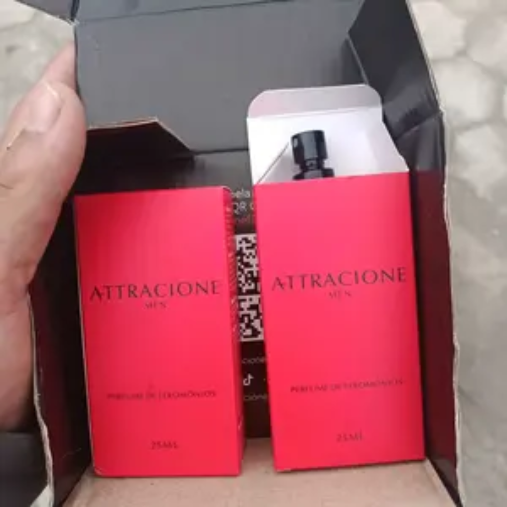 Foto real de cliente recebendo caixa do Attracione Men