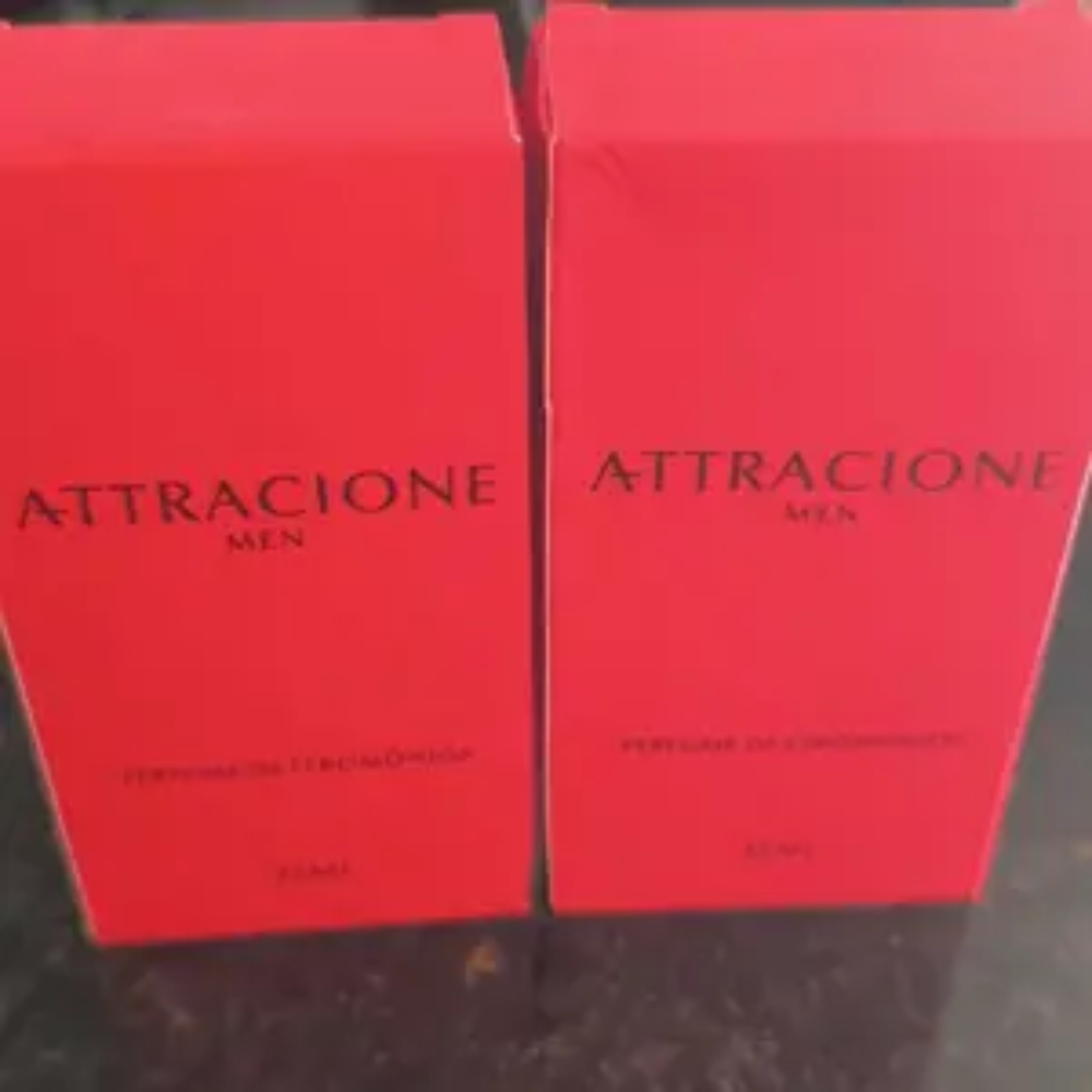 Foto real de duas caixas do Attracione Men
